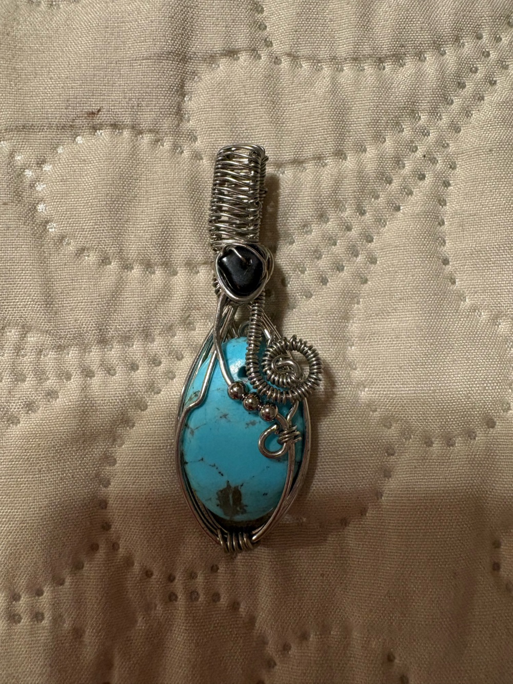 Handcrafted Silver Wire Turquoise Pendant Necklace with ónix